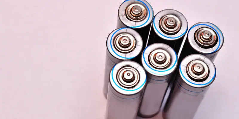 Hệ pin Super Tabless Cells là gì? Có ưu điểm gì? 7 Tab trong cell pin là gì